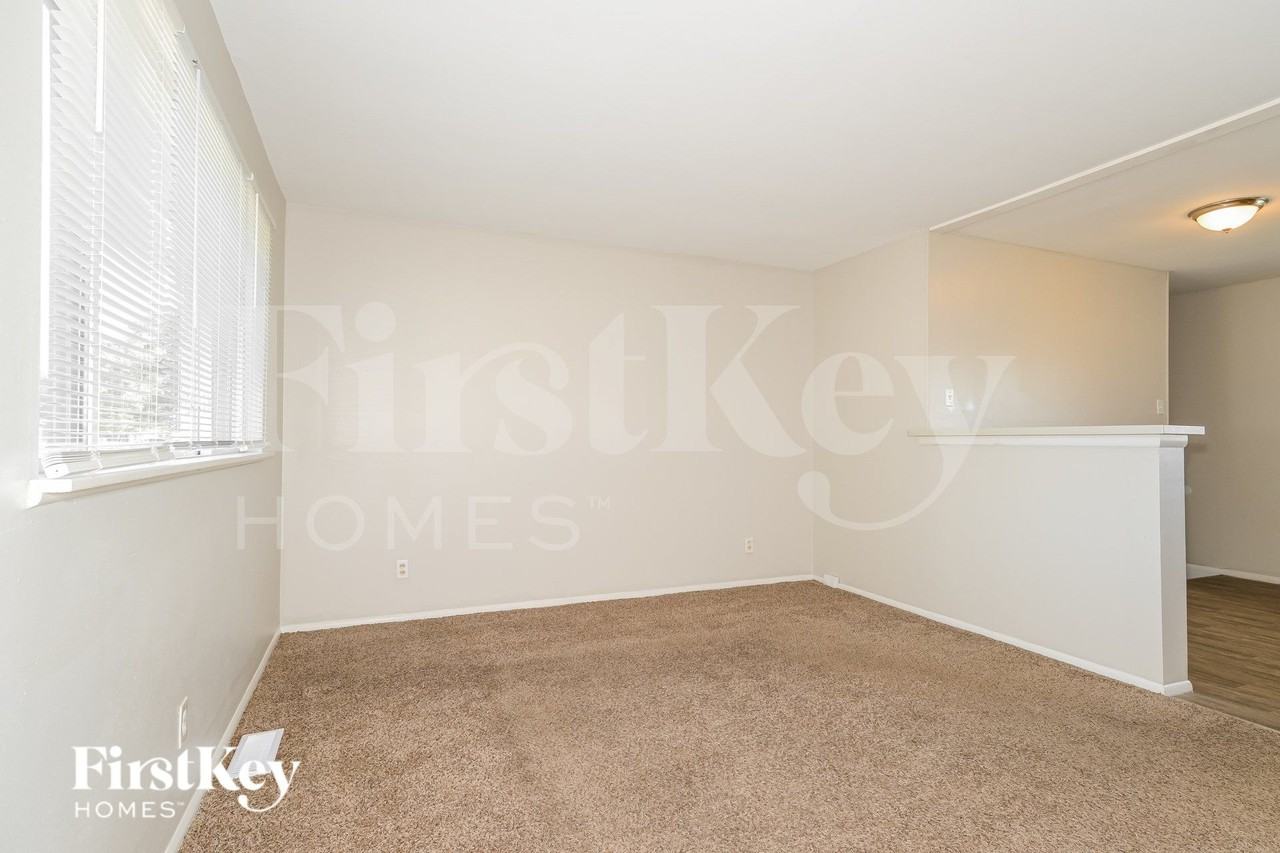 1140 Estes Dr - Photo 3 of 19