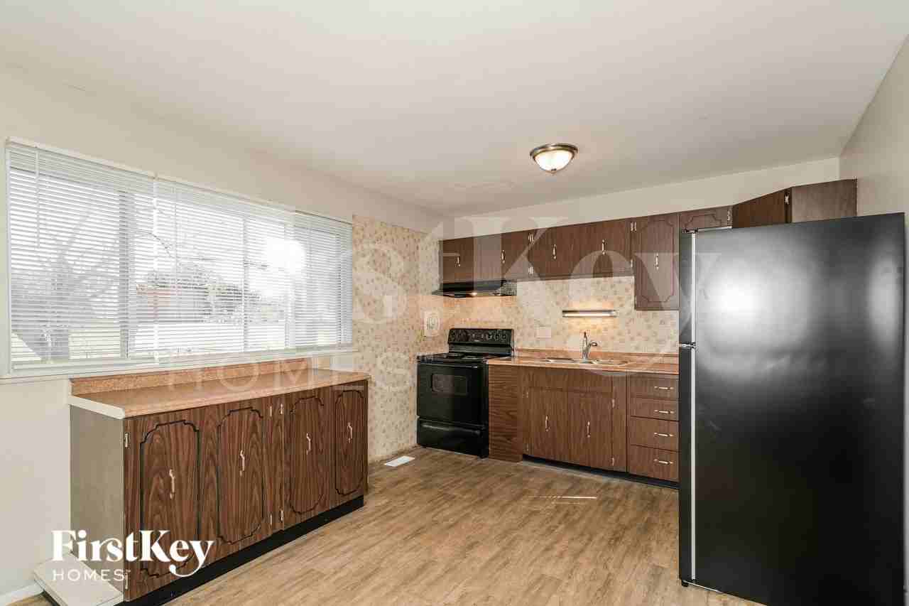 1140 Estes Dr - Photo 6 of 19