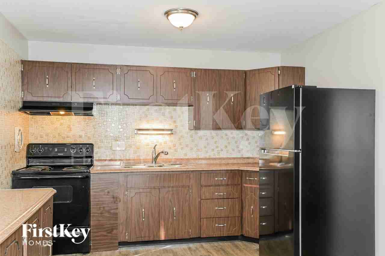 1140 Estes Dr - Photo 7 of 19