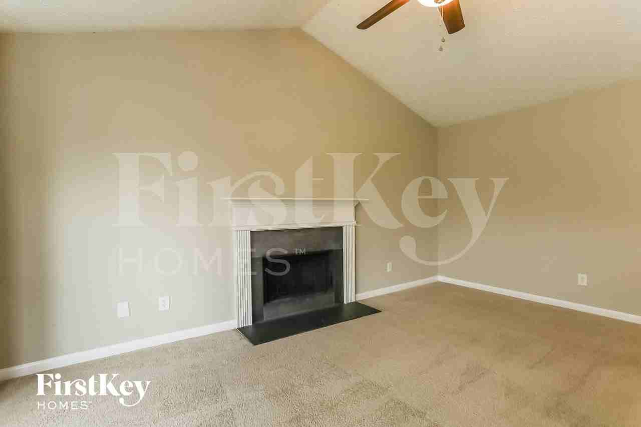109 Fieldcrest Dr - Photo 3 of 15