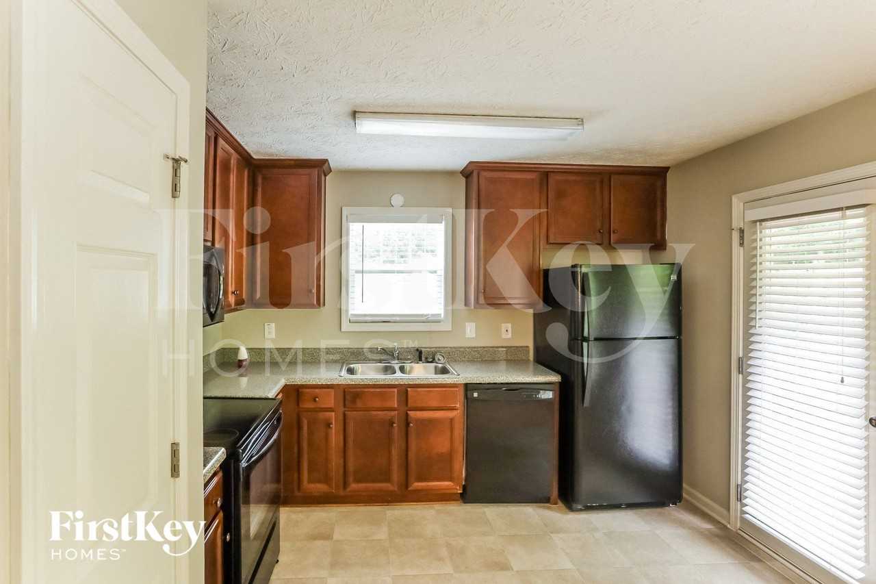 109 Fieldcrest Dr - Photo 4 of 15