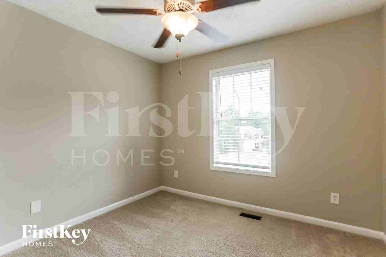 109 Fieldcrest Dr - Photo 6 of 15