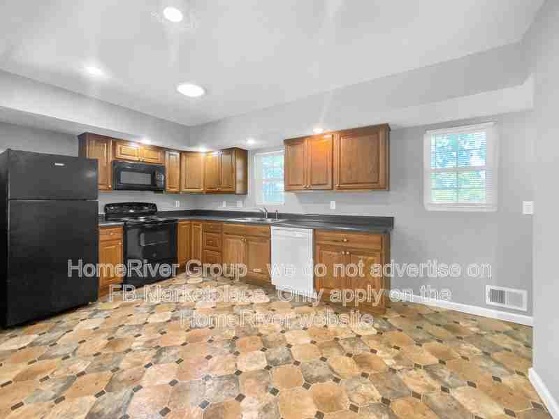 3913 S Lynn St - Photo 3 of 23