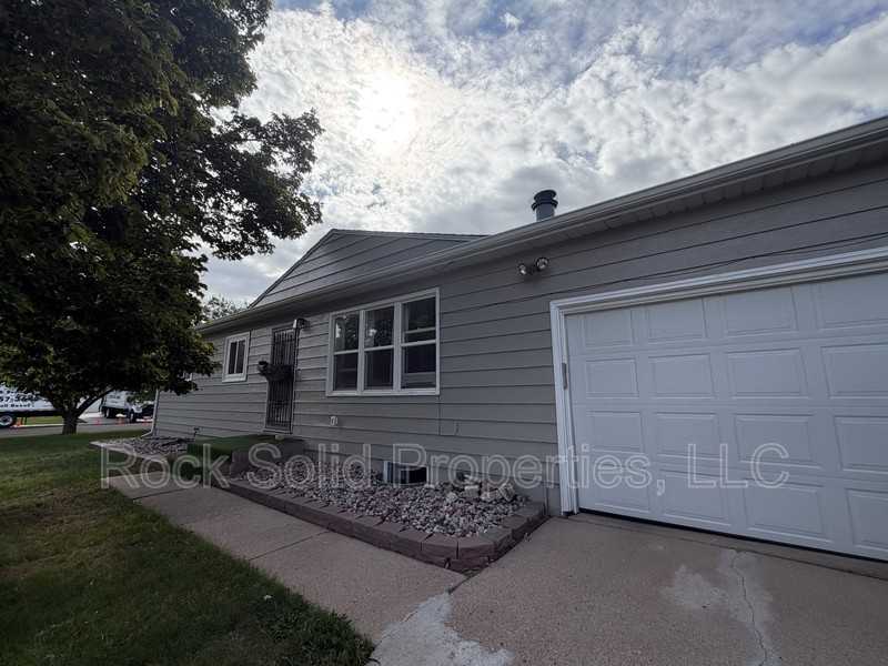 4017 Baldwin Dr - Photo 2 of 32