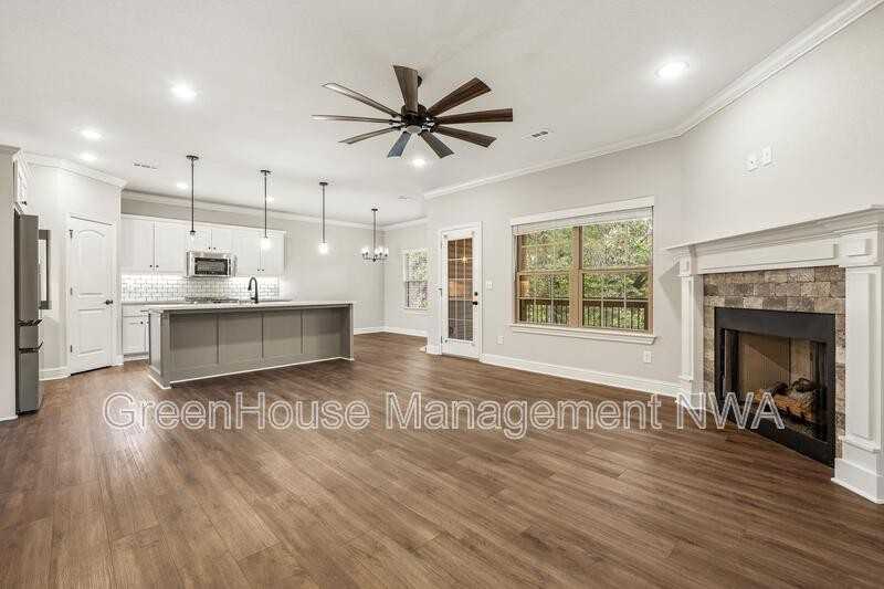 28 Mills Dr - Photo 3 of 36