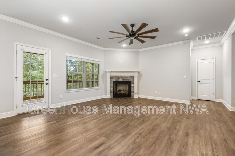 28 Mills Dr - Photo 4 of 36