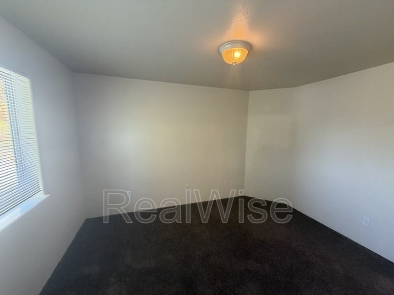 327 Pardee Ln - Photo 4 of 15