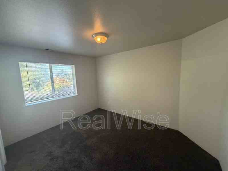 327 Pardee Ln - Photo 5 of 15