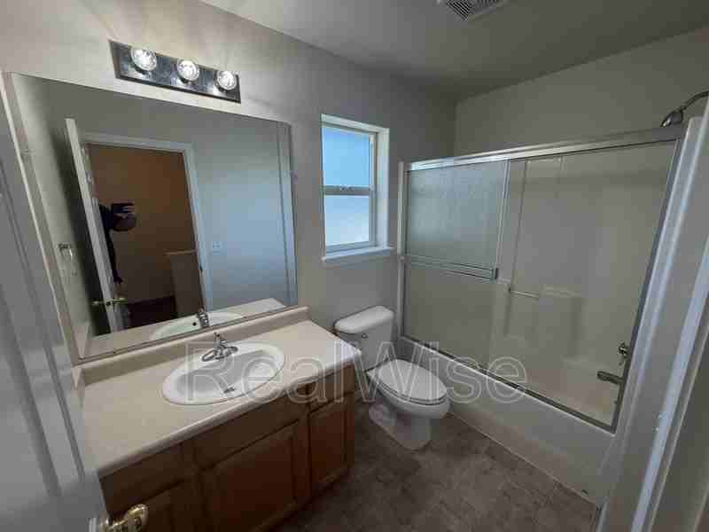 327 Pardee Ln - Photo 7 of 15