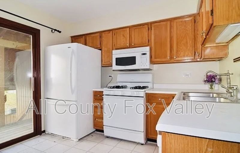 152 S Waters Edge Dr #E - Photo 3 of 13
