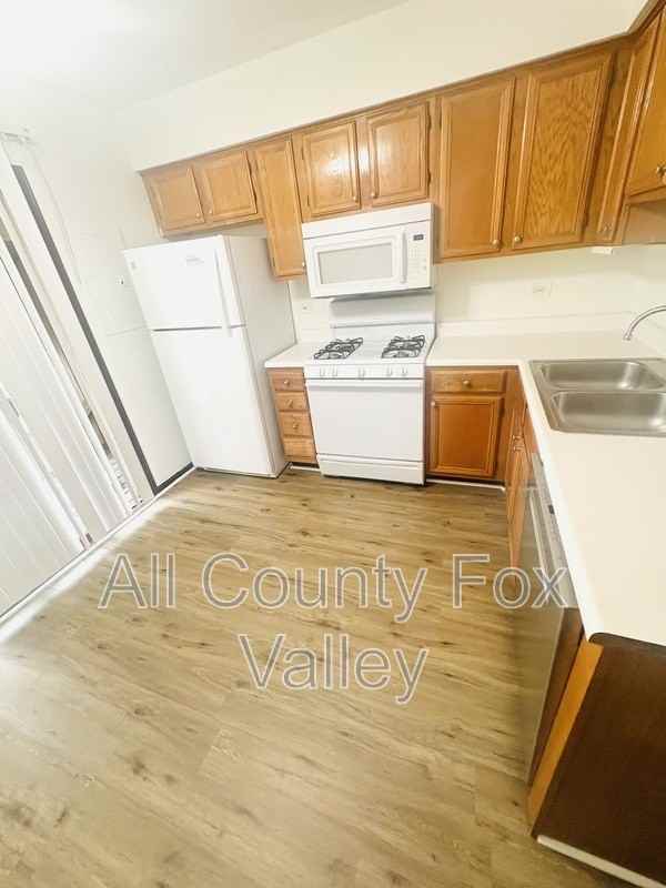 152 S Waters Edge Dr #E - Photo 4 of 13