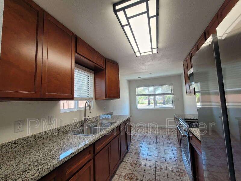 4032 Bruce Way - Photo 4 of 12