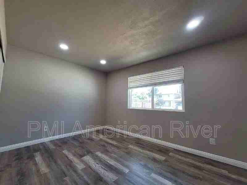 4032 Bruce Way - Photo 7 of 12