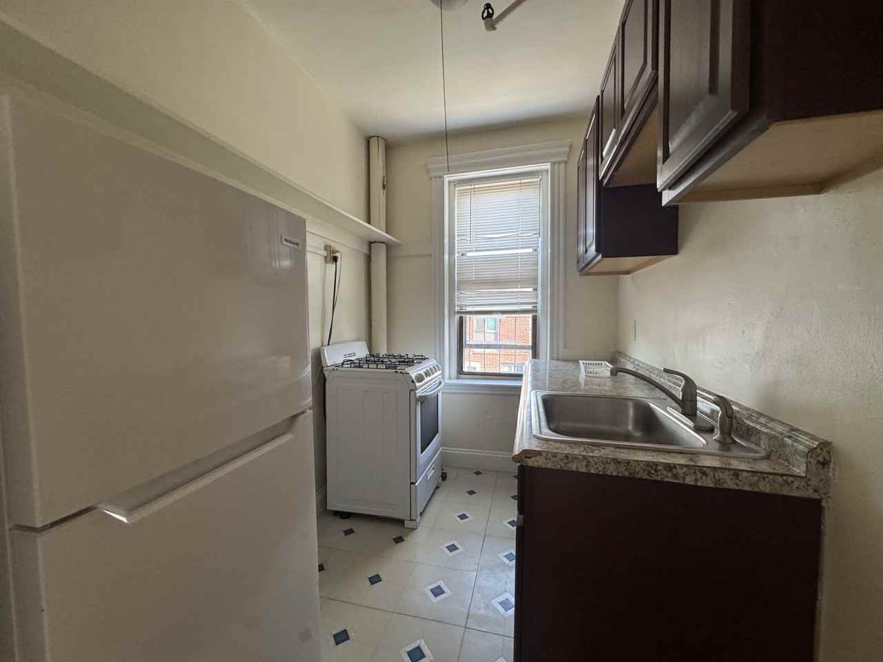 352 Riverway #22 - Photo 6 of 8
