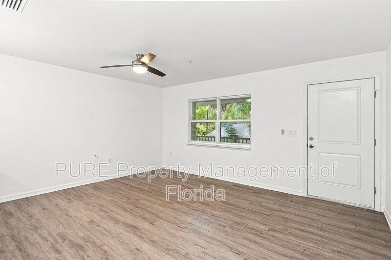 318 Neterrace #203 - Photo 4 of 24
