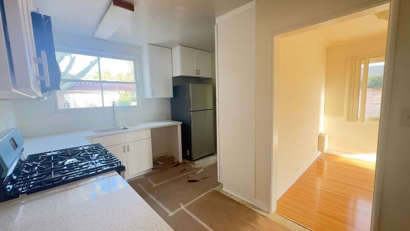 427 E Haltern Ave - Photo 4 of 23