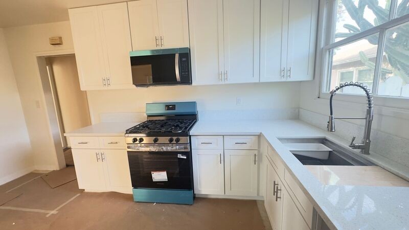 427 E Haltern Ave - Photo 5 of 23