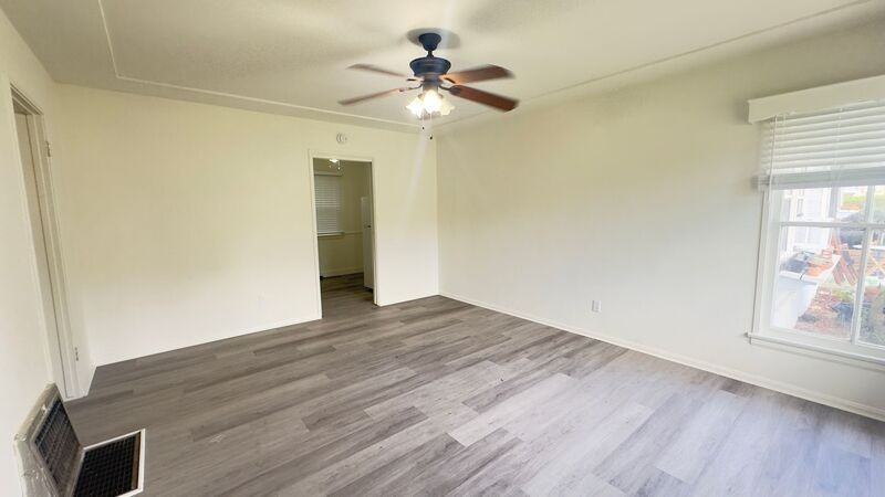 726 1/2 Brent Ave #726-1-2 - Photo 3 of 20