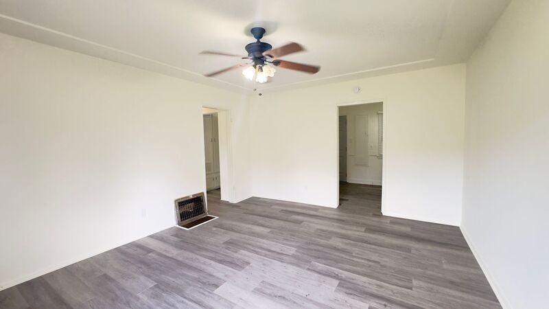 726 1/2 Brent Ave #726-1-2 - Photo 4 of 20