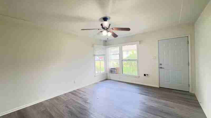 726 1/2 Brent Ave #726-1-2 - Photo 5 of 20