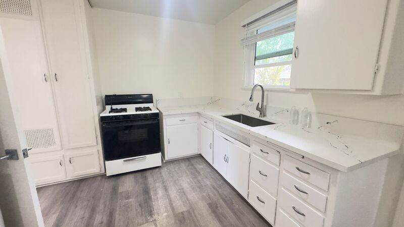 726 1/2 Brent Ave #726-1-2 - Photo 6 of 20