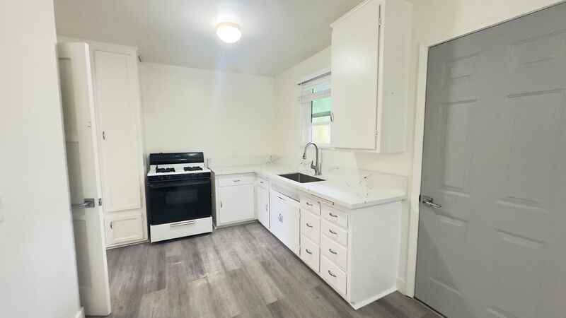 726 1/2 Brent Ave #726-1-2 - Photo 7 of 20