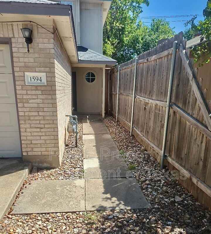 1594 Parkfield Cir - Photo 2 of 25