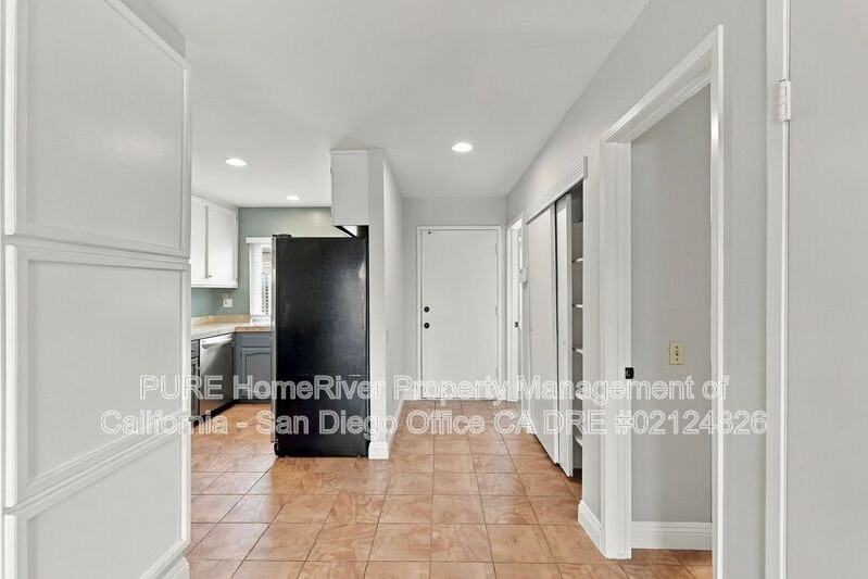 11128 Poblado Rd - Photo 5 of 33