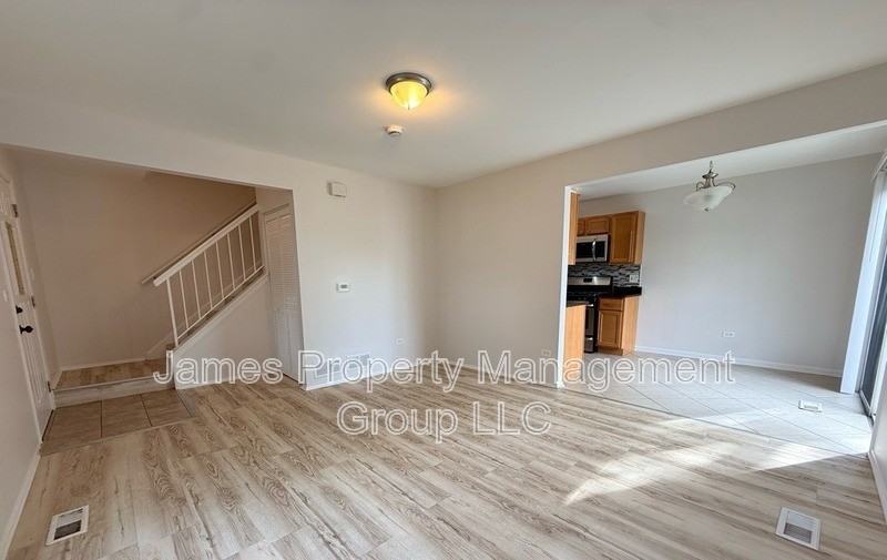 1062 Hampton Harbor Dr - Photo 2 of 20