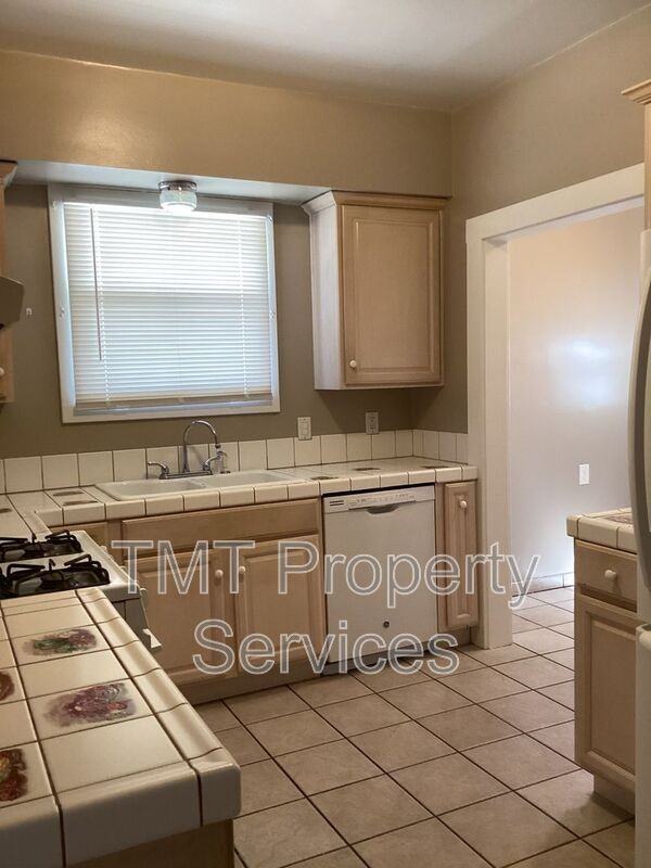 2981 24th St - Photo 5 of 29