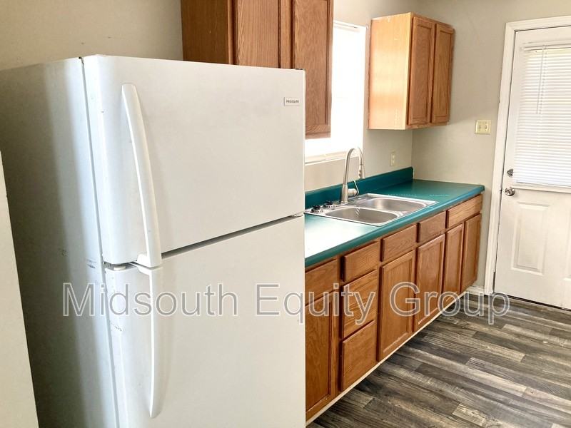 603 W Mill St - Photo 4 of 14