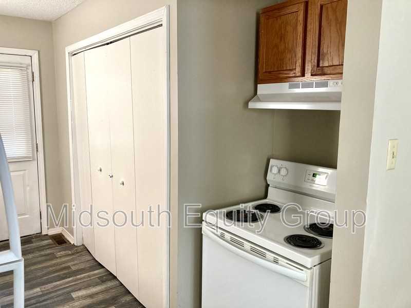 603 W Mill St - Photo 5 of 14