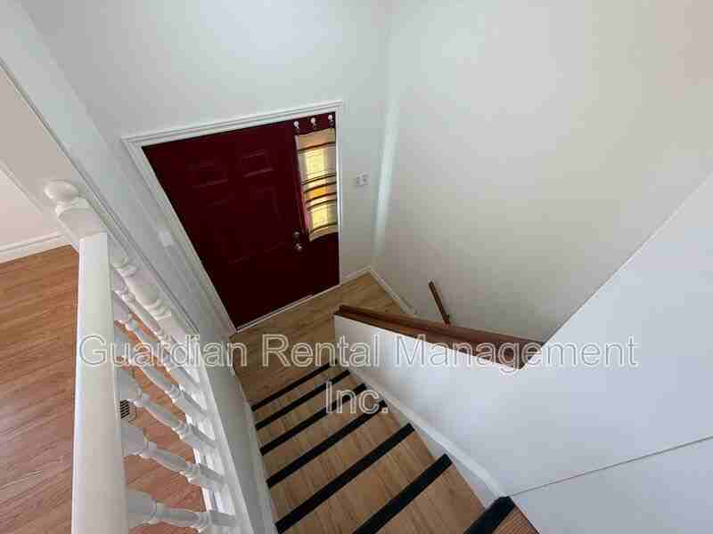 390 Elliott St - Photo 2 of 20