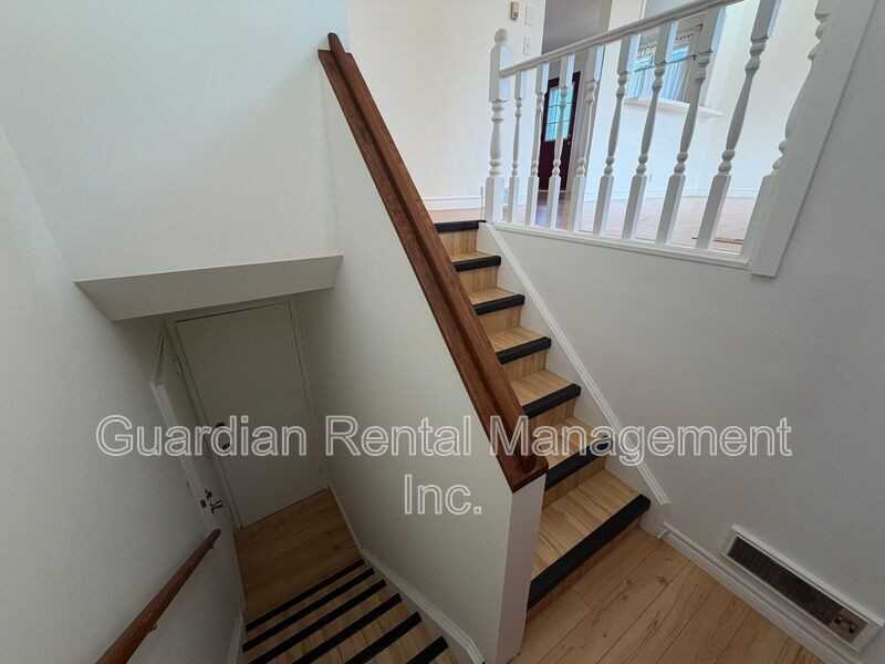 390 Elliott St - Photo 3 of 20