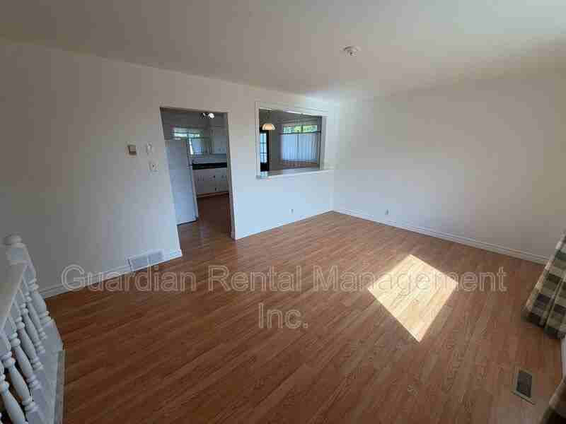 390 Elliott St - Photo 5 of 20