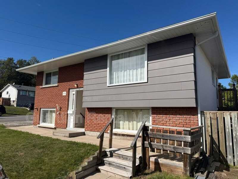 390 Elliott St - Photo 2 of 16