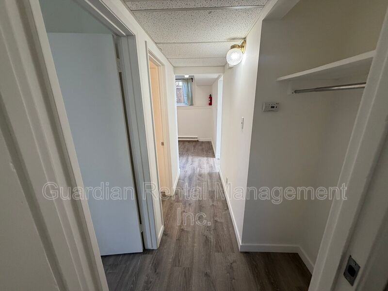 390 Elliott St - Photo 3 of 16