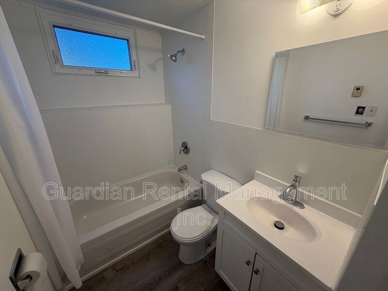 390 Elliott St - Photo 7 of 16