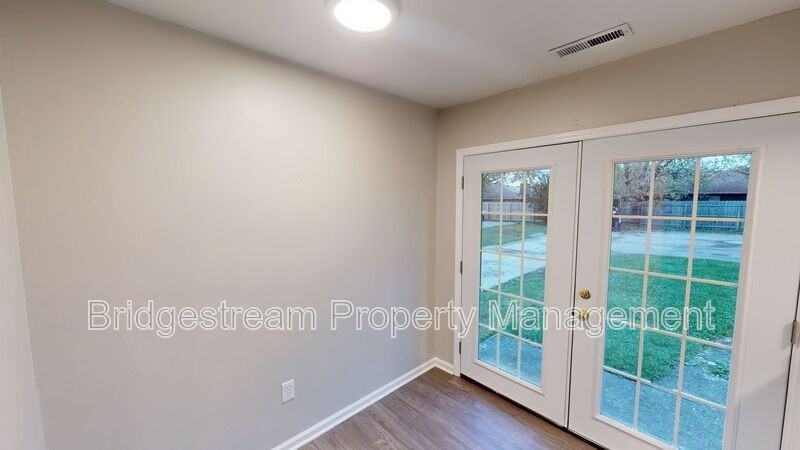 644 Randler Ave - Photo 4 of 7