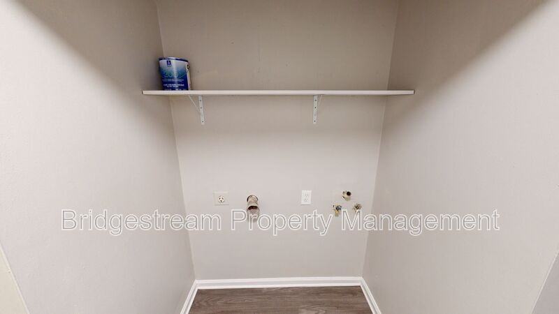 644 Randler Ave - Photo 7 of 7