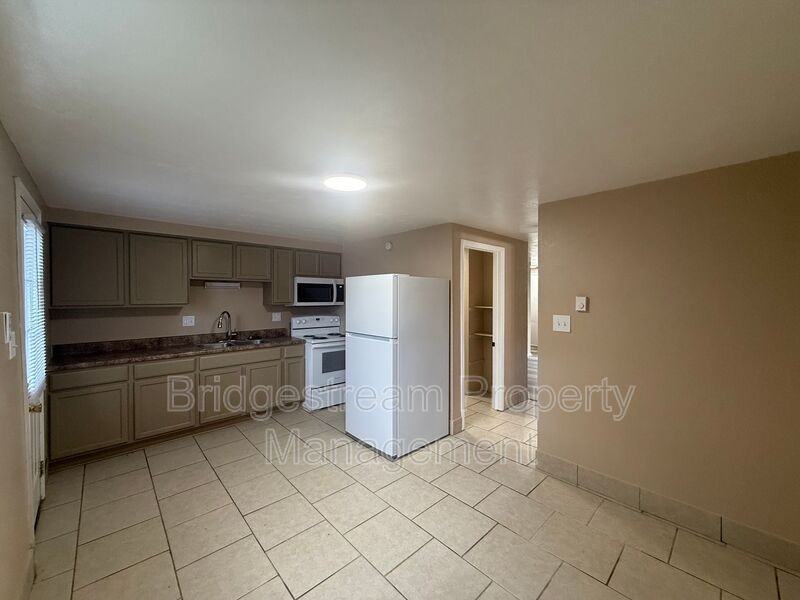156 Forest St - Photo 2 of 6