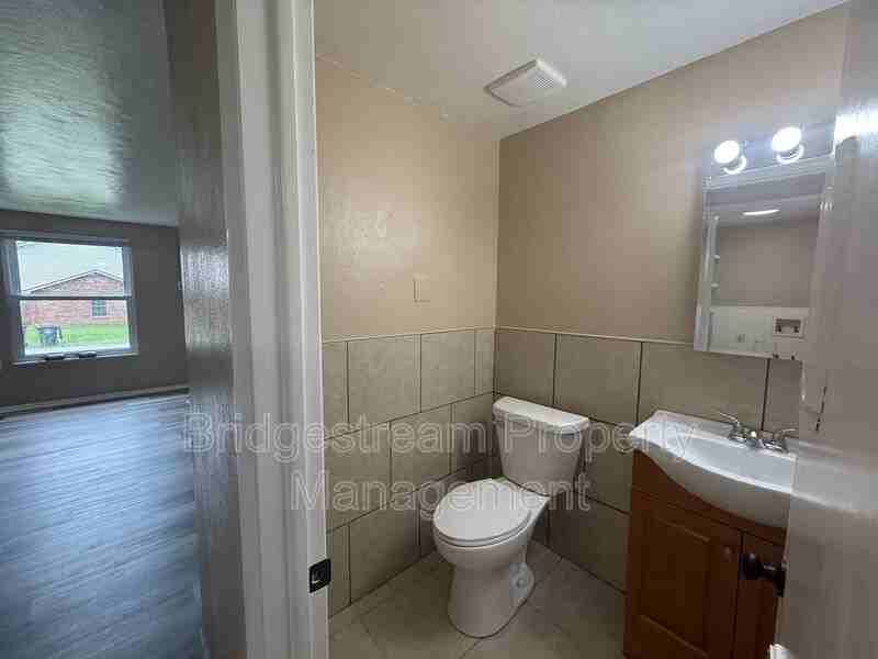 156 Forest St - Photo 3 of 6