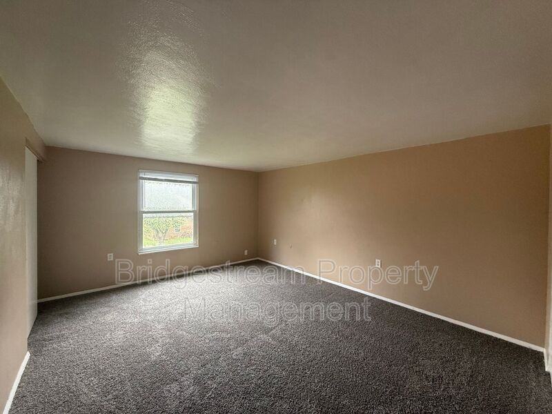 156 Forest St - Photo 4 of 6