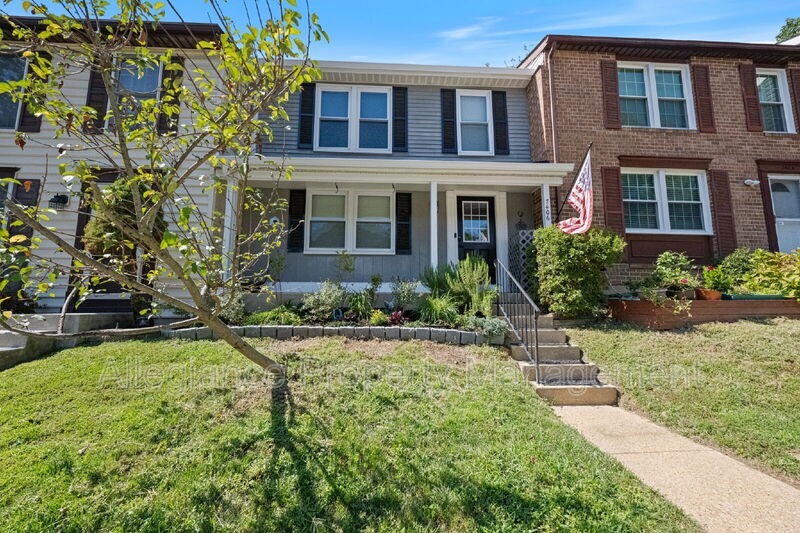 7406 Golden Horseshoe Ct - Photo 3 of 42