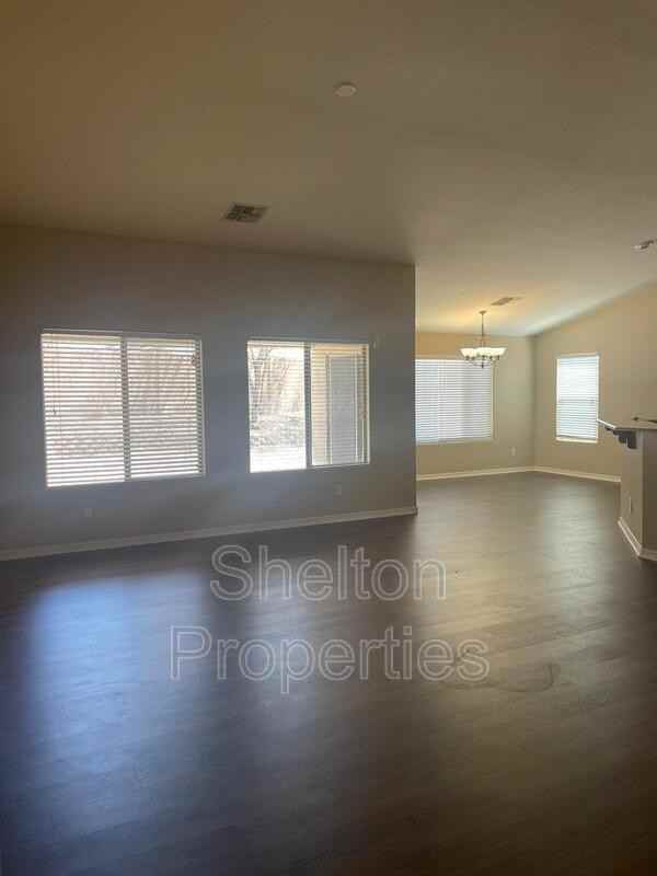 25652 W Magnolia St - Photo 3 of 14