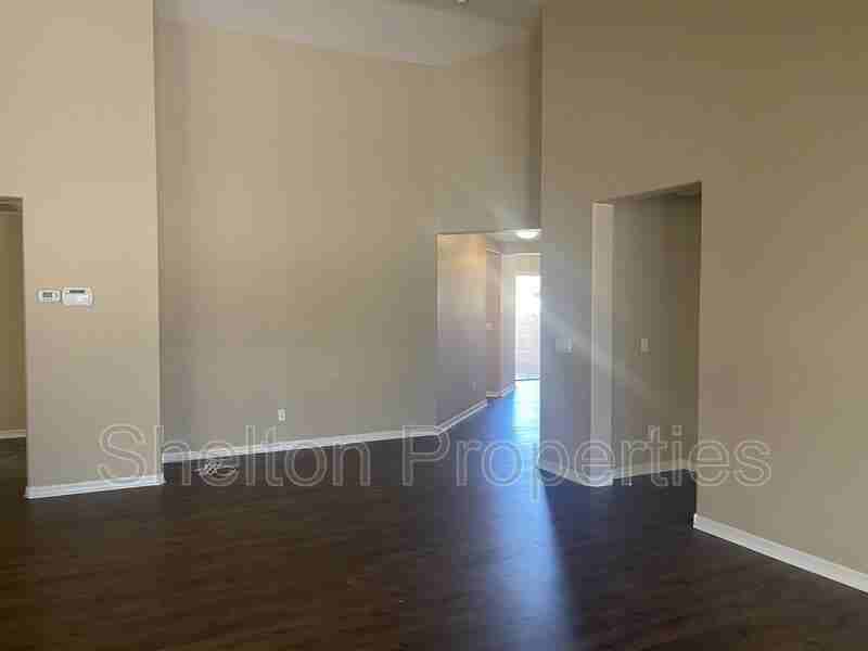 25652 W Magnolia St - Photo 4 of 14