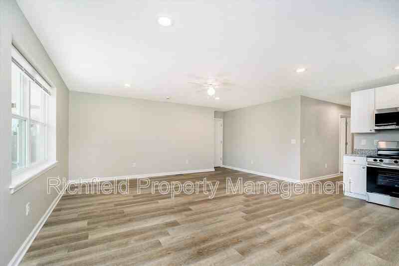 2534 Columbia Ave - Photo 2 of 32