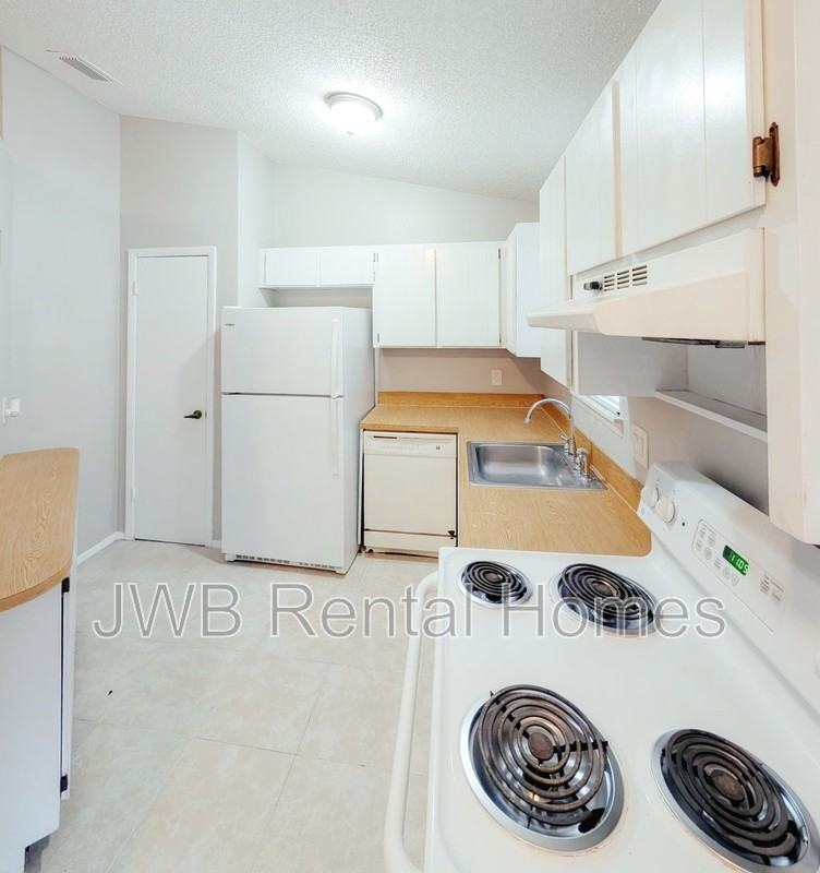 1117 Mimosa Cove Ct W - Photo 2 of 16