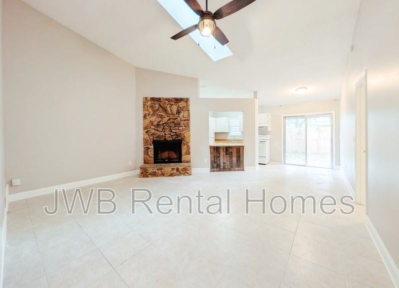 1117 Mimosa Cove Ct W - Photo 5 of 16