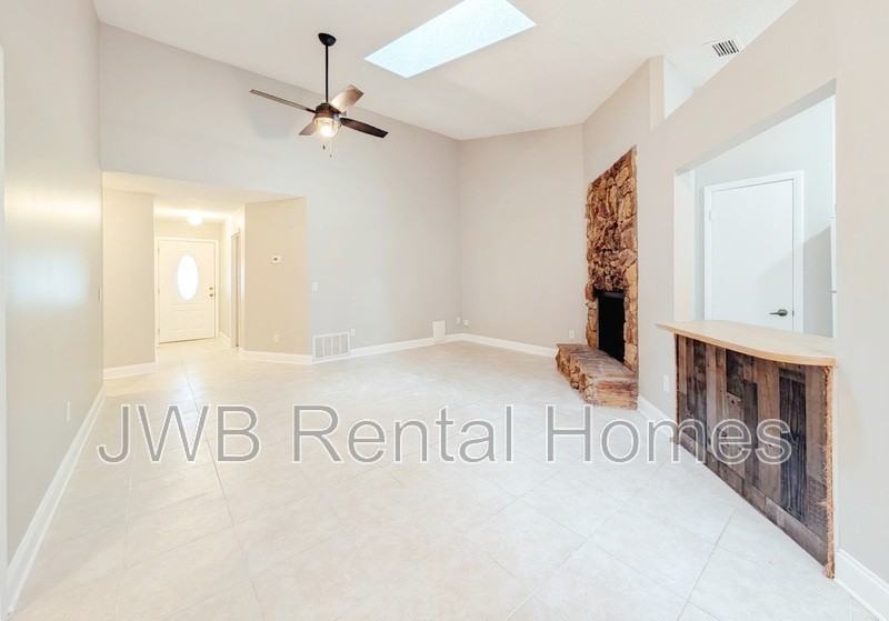 1117 Mimosa Cove Ct W - Photo 6 of 16